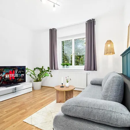 Erholung Pur Nahe Krankenhaus & Uni Mit Parkplatz! Appartamento